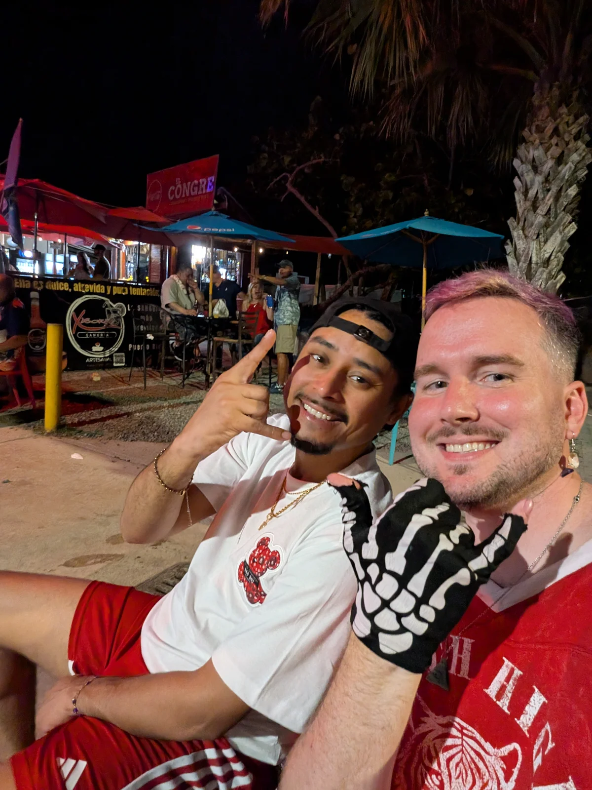 With the bartender at El Congre