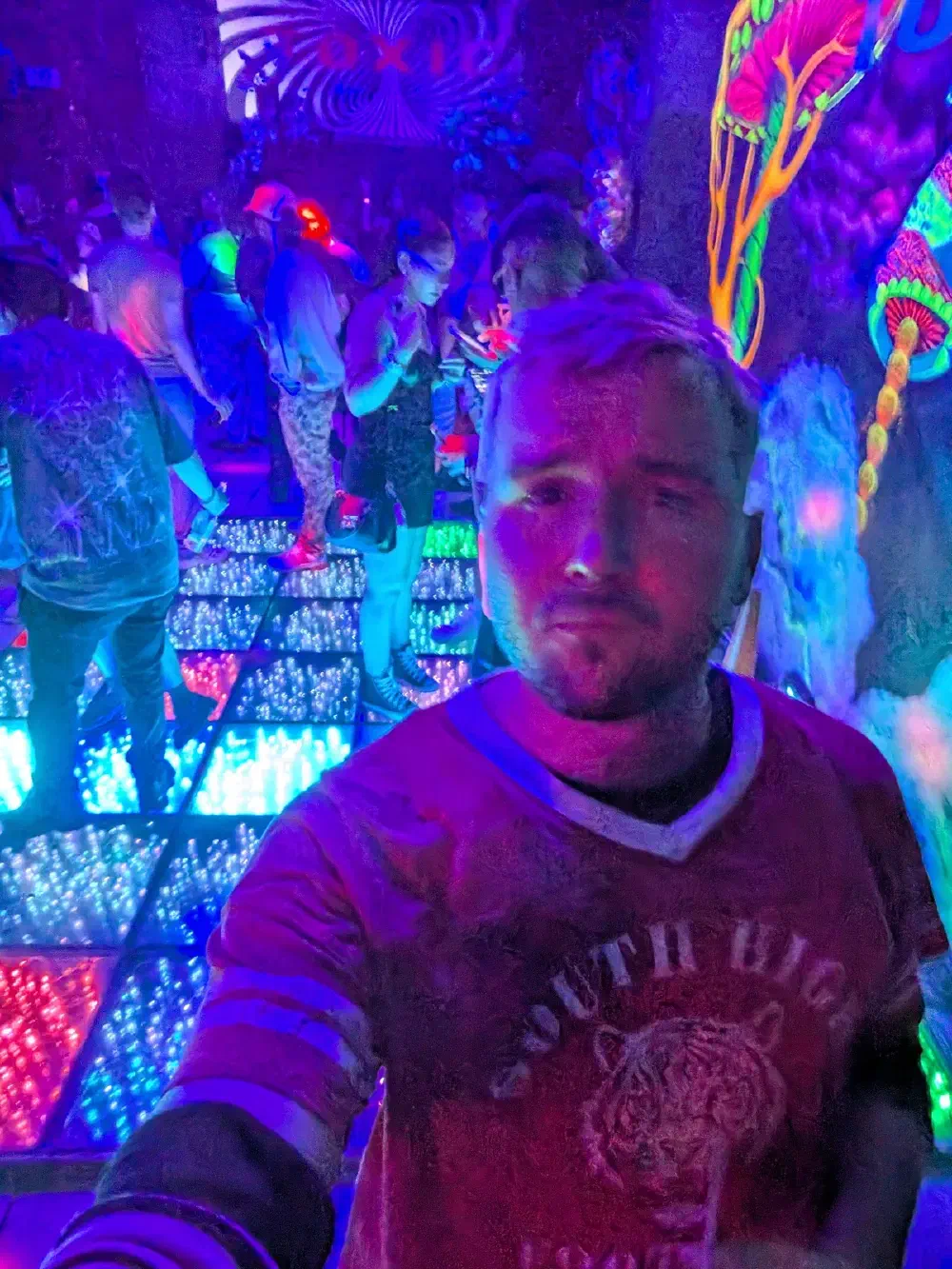Club Toxic — LED dance floor and blacklight murals