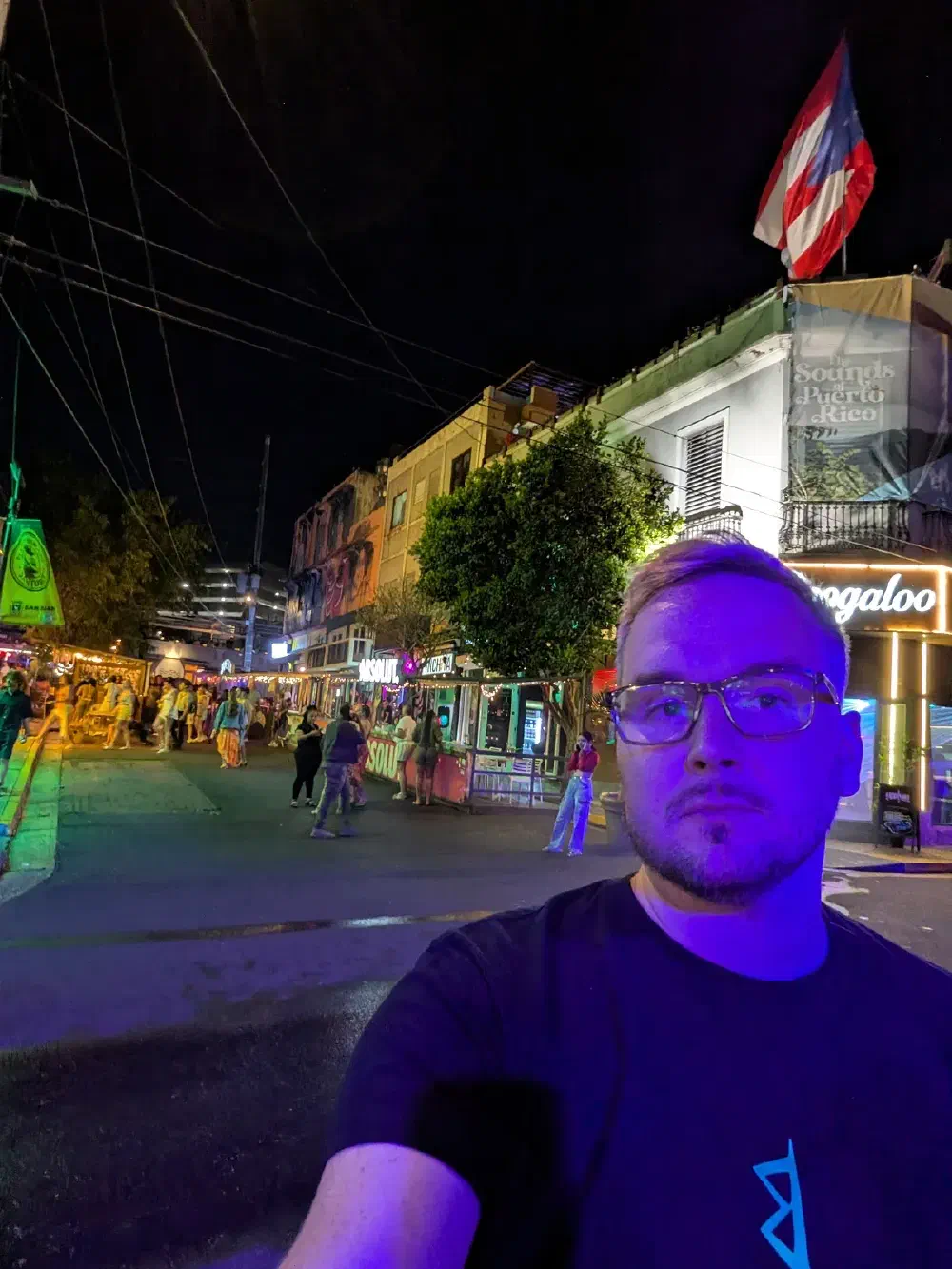 Night selfie on La Placita — Boogaloo, PR flag